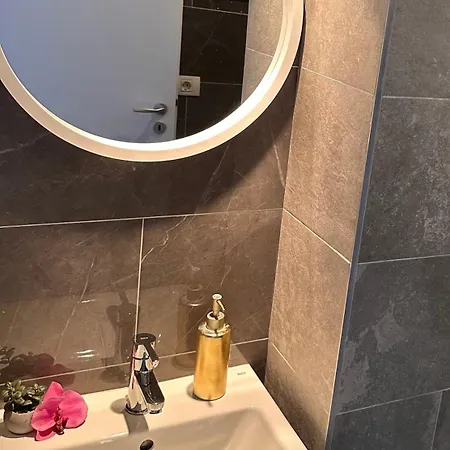 Luxury Lavender Gorgeous Terrace Free Undg Parking *