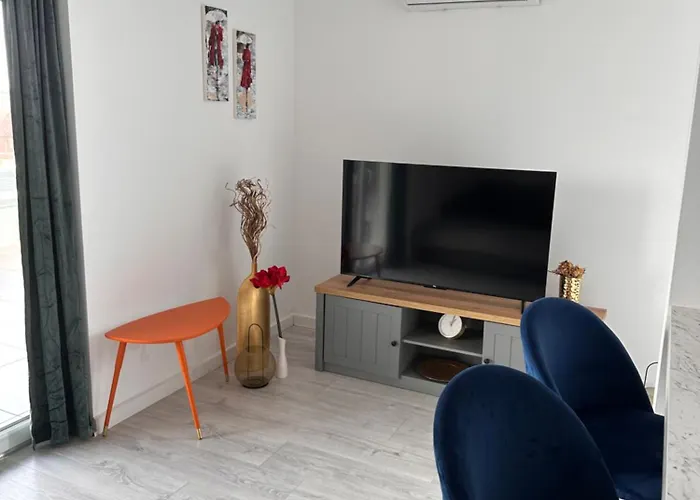 Luxury Lavender Gorgeous Terrace Free Undg Parking