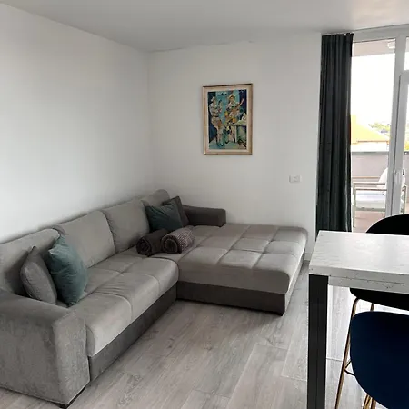 Luxury Lavender Gorgeous Terrace Free Undg Parking Appartement