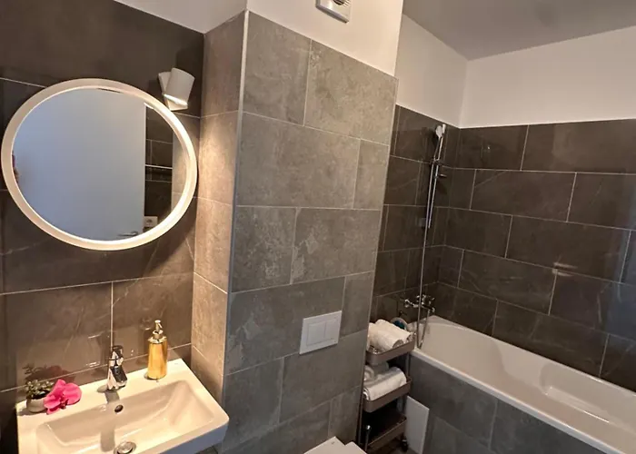 Luxury Lavender Gorgeous Terrace Free Undg Parking *