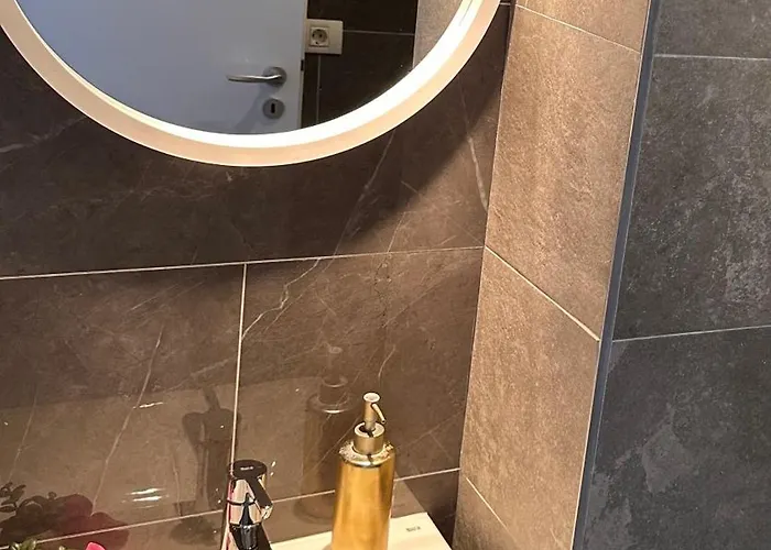 Luxury Lavender Gorgeous Terrace Free Undg Parking *